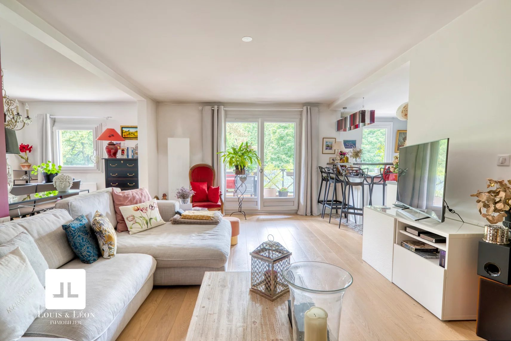 Spacieux T4 de 133 m2 avec terrasses, garage et caves