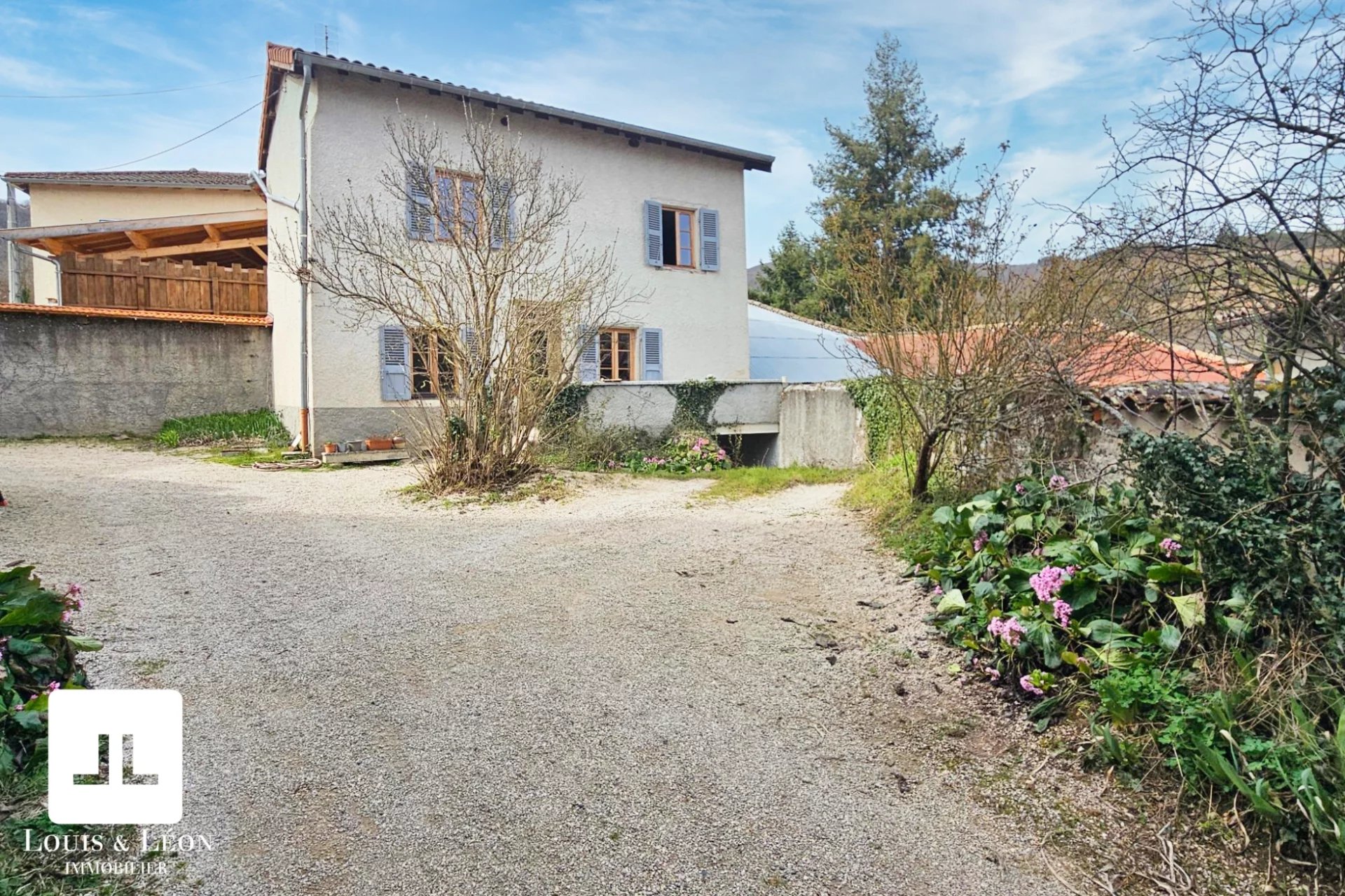 Maison et grange en pierre