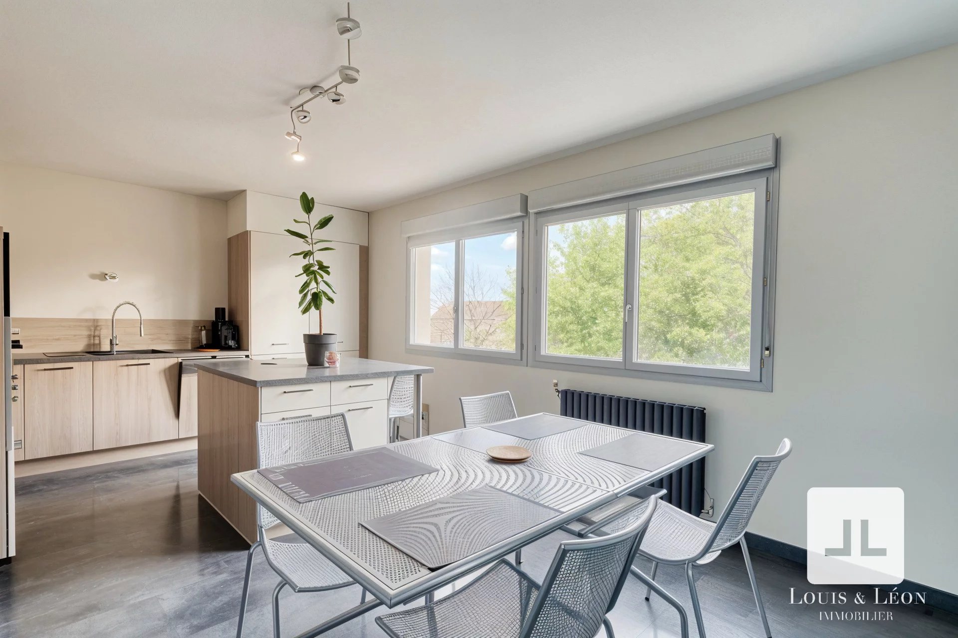 Maison familiale 4 chambres avec garage, terrasse & belles prestations  – 127 m²