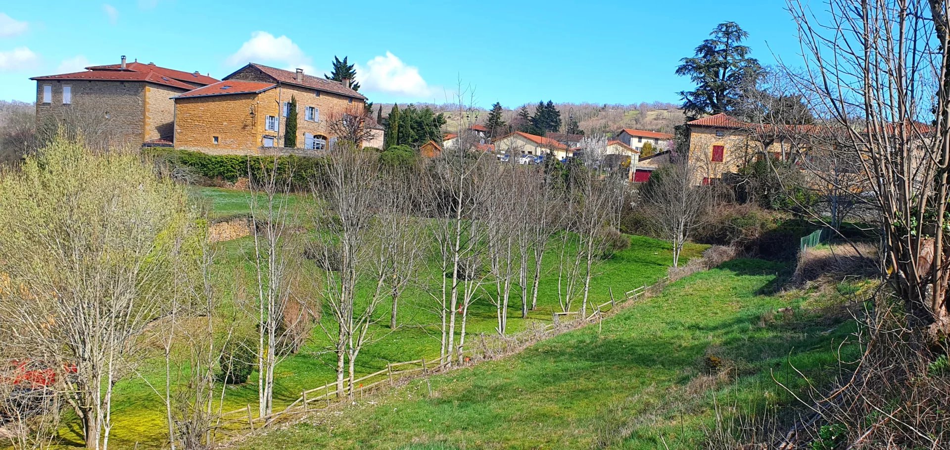 Terrain constructible au cœur du village d&rsquo;Oingt