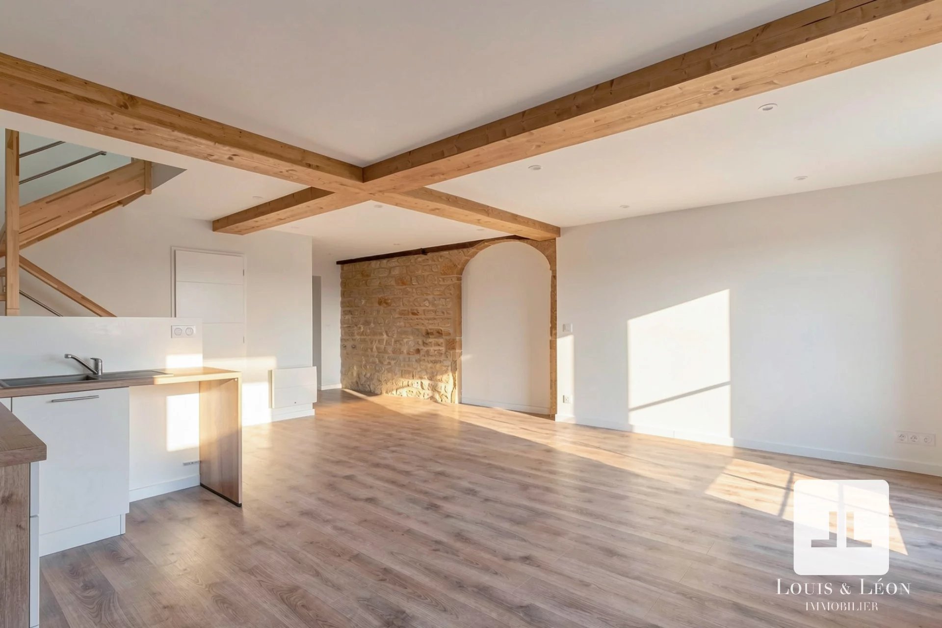 Appartement 89 m² rénové – 3 chambres – Cachet pierre dorée – Pouilly-le-Monnial (Beaujolais)