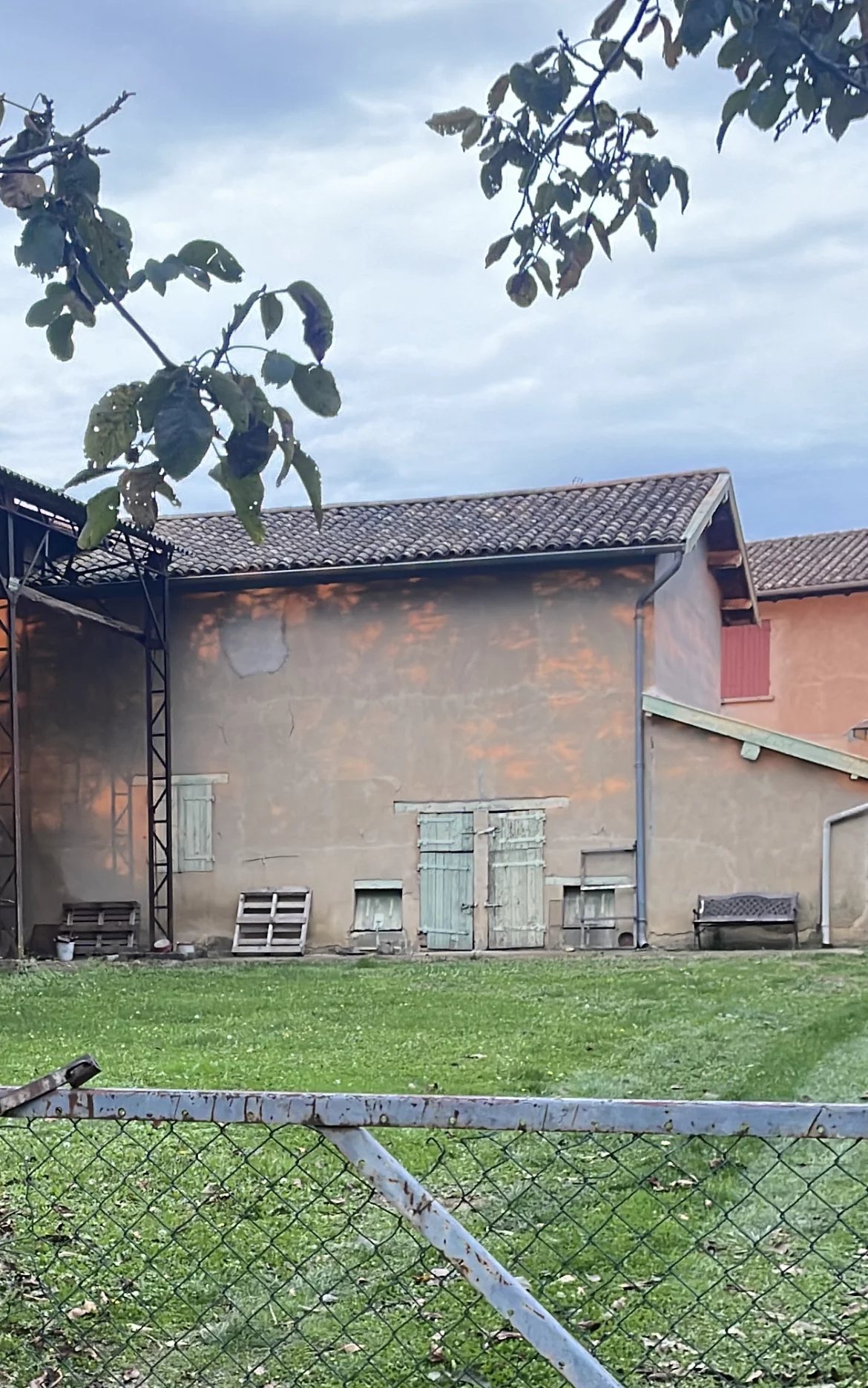 Duplex 75 m² + 50 m² extérieur + 2 parkings – Plateau viabilisé